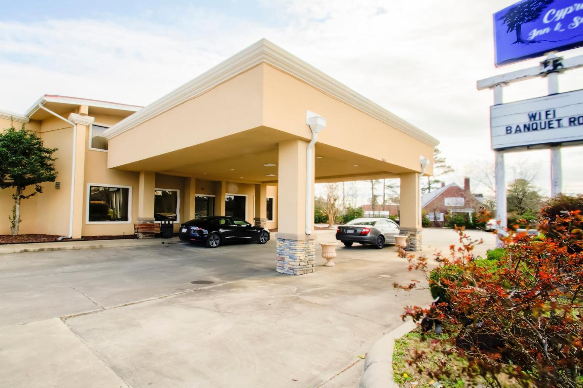 Cypress Inn & Suites Washington By Oyo Chocowinity Exterior photo